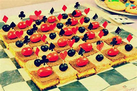 تصویر کا نتیجہ برائے Alice in Wonderland Party Ideas