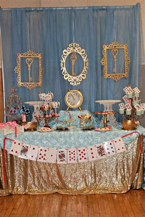 تصویر کا نتیجہ برائے Alice in Wonderland Party Ideas