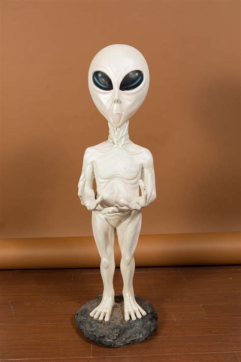 Alien Statue に対する画像結果