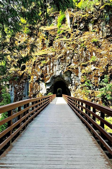 Toradh íomhá ar Road Trip to Alaska in the Spring