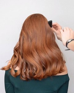 Start planning for your holiday RSVPs with this how-to on quick and easy classic glam waves ✨ #lovelulus by Instagram.com/erinvryser Full tutorial on our blog: http://bit.ly/old-hollywood-wavesXO | Lulus