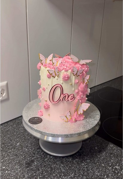 Delicate Butterfly Cake for Every Celebration