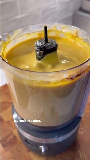 LOW-CARB & HIGH PROTEIN PUMPKIN CHEESECAKE