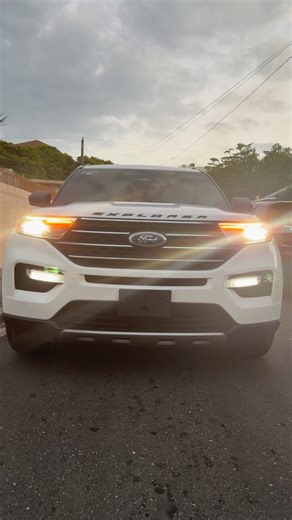 Benua Import SRL on Instagram: "FORD EXPLORER XLT 2021 Tiene la siguiente característica: ✅Motor de 4 cilindros,2.5cc ✅3 Filas de asiento ✅Transmisión Automatica ✅Interior negro ✅Radio, Auxiliar, Bluetooth ✅Pantalla Multimedia touch screen ✅Aire Acondicionado ✅Guía multifunción ✅Vidrios eléctricos ✅Seguros eléctricos ✅Alarma ✅Compuerta Electrica ✅pintura impecable ✅poco kilómetros mantenimiento al dia ✅garantía motor y trasmission ✅gomas NUEVA 😮😮 ✅ Bolsas de aire ✅Sistema de navegación ✅Sonido