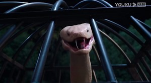 🐍🐎The hungry python demon swallows a horse alive and is caught by the demon hunter! 美女蛇妖饿了生吞一头马，被捉妖师当场抓获！ #TwelveLegend #十二谭 #youkumovie #优酷电影 | Youku Movie