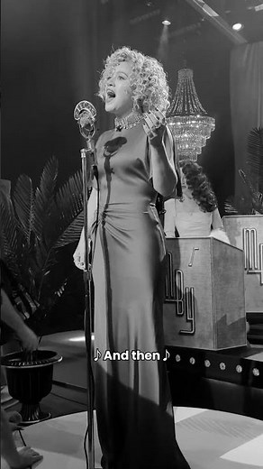 Kelly Clarkson's Halloween reveal!