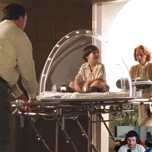 80K views · 3.5K reactions | Mince paroi de plastique entre Larka ou Larki #films #filmreview #cinema #movie Music Title: Simulacra Artist: Paul Fowler Link: https://business.facebook.com/sound/collection/?sound_collection_tab=sound_tracks&asset_id=945878313567066&reference=artist_attr | Décoder le Cinéma | Facebook