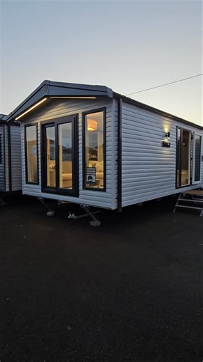We love this Victory Éire 😍 Available in both 38x12 2 Bedroom and 3 Bedroom layouts. Call 021-4646796 for more details! #burkescaravans #victoryleisurehomes #holidayhome #caravanpark #2026 | Burkes Caravan Services