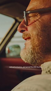 ในปี 1976 Volvo 240 ได้เป็นรถยนต์รุ่นแรกที่นำเสนอเทคโนโลยี Lambda Sond ซึ่งเป็นนวัตกรรมที่ช่วยควบคุมมลพิษในท่อไอเสียอย่างมีประสิทธิภาพ โดยปรับอัตราส่วนของอากาศและเชื้อเพลิงในเครื่องยนต์เพื่อลดการปล่อยมลพิษถึง 90% เเละนี่คือความมุ่งมั่นของ Volvo ในการสร้างรถยนต์ที่มีคุณภาพและรักษาสิ่งแวดล้อม #VolvoCarThailand #LambdaSond | Volvo Car Thailand