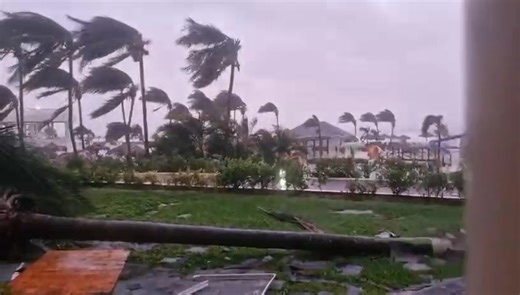 2.7K views | Alerta máxima en el Caribe: el huracán Melissa arrasa...