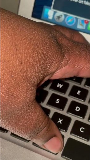 How to turn voiceover on ￼ MacBook 👩🏾‍🦯￼