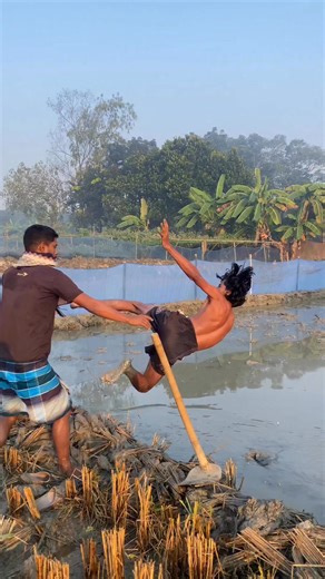 Sohel Rana on Instagram: "শীতে কামলা দের অবস্থা 🤣🫵 #reelsvideo #reelsfacebook #viralvideoシ"