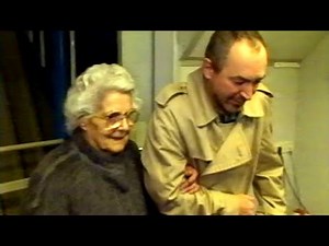 Harry neemt 91-jarige Klaartje mee naar Ajax!