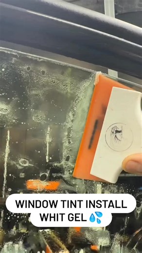 Junior Polarizados on Instagram: "Oddly Satisfying Install whit Gel 💦 . . . . #windowfilm #windowtinting #windowtint #tinting #tint #asmr"