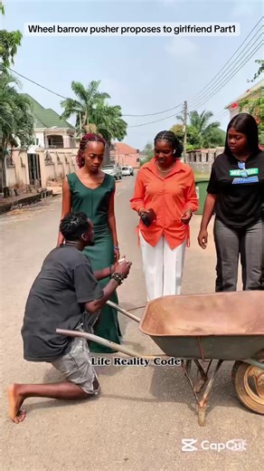 Wheel Barrow Pusher Proposes to Girlfriend - Part 1