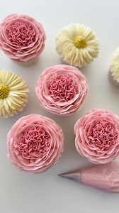 10K views · 427 reactions | Ｅａｓｙ Ｒｏｓｅ This gorgeous easy ruffle rose...