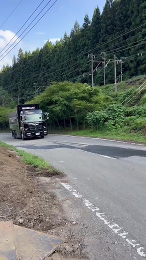深箱ダンプとデカ箱のスーパーグレートによる一発屋マグナムパトレーラーの過積載映像