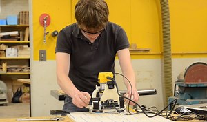 New router enhances the precision of woodworking