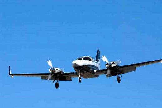 Are Twin Engine Planes Safer Than Single Engine Planes? | HighSkyFlying