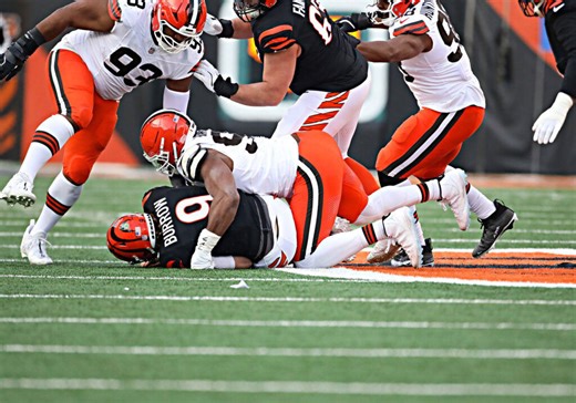 Myles Garrett breaks NFL sack record with minutes to spare