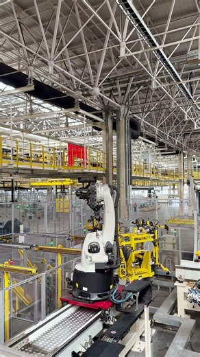 KUKA Robot 7th Axis Linear Track System for Enhanced Motion #linearrail #7thAxis #LinearTrack