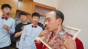 Groom’s wig mishap during bride’s reception in Zhejiang, China