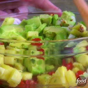 18M views · 35K reactions | Avocado Salsa, via Trisha Yearwood Subscribe to discovery+ to stream more of Trisha Yearwood's #SouthernKitchen: https://links.discoveryplus.com/g7562avxygb. #discoveryplus Get the recipe: https://foodtv.com/2WdwWfg | Food Network | Facebook