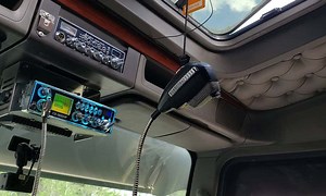 7 Best CB Radios for Truckers in 2025 - Most Powerful CB Radio