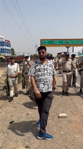 1.8K views · 15K reactions | Gwalior High Court ke mamle mein aaj 11 tareekh ko Bheem Army ka bada program hai, chaaro taraf police hi police hai #tathagatlive #anjulbamhrolia #gwaliorhighcourt | Anjul Bamhrolia | Facebook