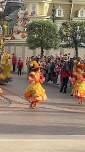 Donald and Daisy Duck celebrate the harvest in Mickey’s Halloween Celebration (along with many other performers and characters) at Disneyland Paris for the Halloween season! #donaldduck #daisyduck #disneylandparis #dlp #disneyhalloween #disneyparade #disneycharacters | Mousesteps