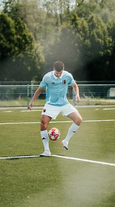 1M views · 42K reactions | Ronaldo Flick-Up ATW Football Skill tutorial ⚽️ Use the code “MAXIMEFS” 15% on CommaFootball.com or click on the link in my bio   ➡️ @leonardo.fantin25 #skill #tutorial #hard #flickup #tricks #skills #football #tekkers #soccer #ronaldo #messi #freestyle #freestylefooball #belgium #brazil #neymar #adidas #adidasfootball #brussels #anderlecht #commafootball | Maxime Freestyle | Facebook