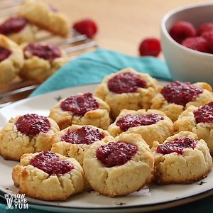 452K views · 22 reactions | These festive Raspberry Thumbprint Cookies are perfect for the Yuletide festivities! Get the RECIPE here -> https://lowcarbyum.com/gluten-free-raspberry-thumbprint-cookies/ | Sugar Free Low Carb Recipes | Facebook