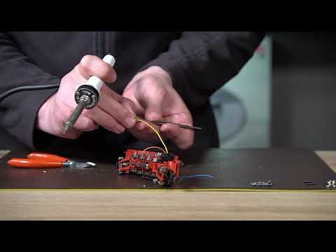 Der Einbau vom Nachrüstdecoder mLD3 60972 mit dem Hochleistungsmotor-Nachrüst-Set 60944