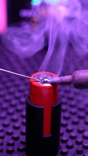 Spot Welding vs Soldering Li-ion Batteries 🔋⚡#SpotWelding #LiIonBattery #BatteryBuild #Electronics