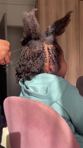 Day 4. Still not finished, my back is aching. First thing tomorrow morning I’ll finish her head. #microlocs #locjourney #microlocsinstallation