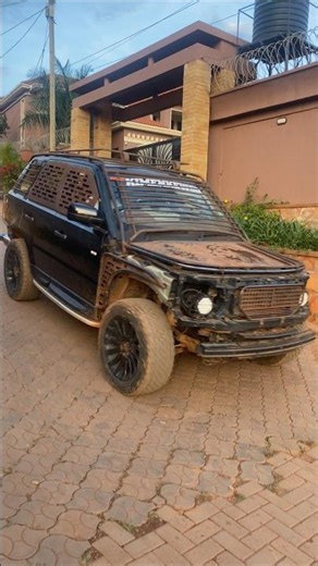 Alien skin Scraped Convoy of Range Rovers