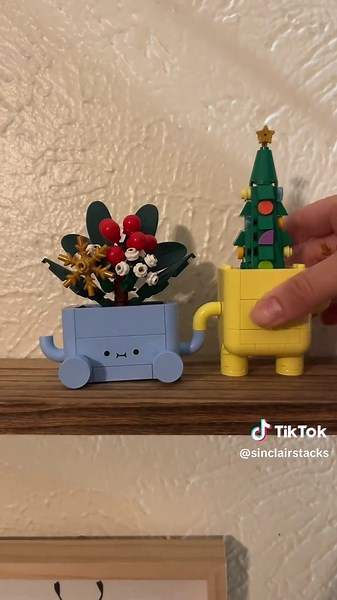 At this rate I’m going to have happy plants for every season 🫣😂🎄 #lego #happyplants #christmas #christmaslego #legobuilding