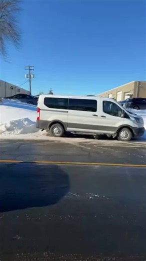 🚨BREAKING: Massive ICE raid hits a factory in Arden Hills, Minnesota with the first big Raid of 2026.