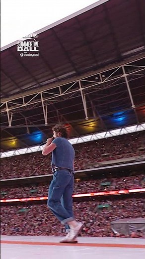 Benson Boone BACKFLIPPING during 'Beautiful Things' at #CapitalSTB | Capital