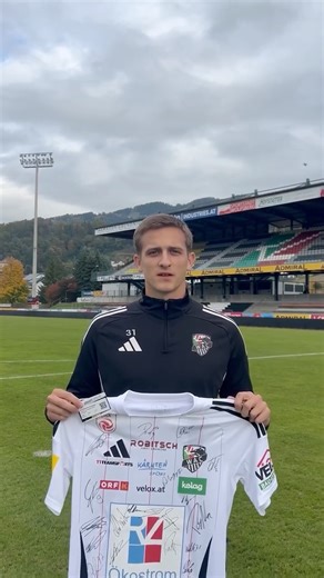 Österreichische Bundesliga on Instagram: "Hinter unserem 23. Türchen verstecken sich zwei tolle Preise 😍✨ Heute könnt ihr sowohl ein signiertes Heimtrikot vom WAC, als auch ein Frühjahres-Abo für die Wölfe 🐺 gewinnen! ⚽️🎁 👉 Teilnahme über den Link in der Story 👈 #admiralbl #Adventkalender #oefbl"