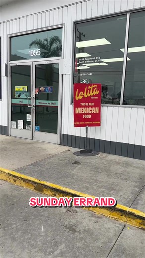 Sunday morning food pickup to @lolitafastfood #pigletventures | piglet