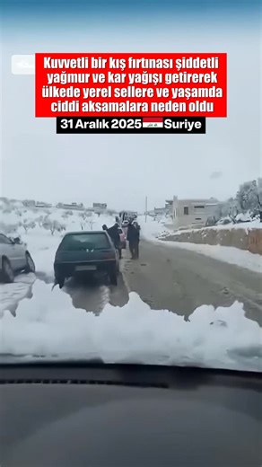 Uluslararası toplumsal hareketi "ALLATRA" on Instagram: "31 Aralık 2025 Suriye Kuvvetli bir kış fırtınası şiddetli yağmur ve kar yağışı getirerek ülkede yerel sellere ve yaşamda ciddi aksamalara neden oldu Halep, İdlib, Lazkiye, Tartus ve Hama’nın kuzey ve kıyı bölgeleri en çok etkilenen yerler oldu. Yoğun yağış nedeniyle nehirler taştı, yollar sular altında kaldı ve dağlık bölgelerde kar trafiği tamamen felç etti. Birçok yerde okullar ve kamu kurumları geçici olarak kapatılmıştır. Azaz kentinde