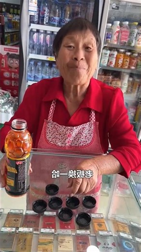 Smart Grandma Outsmarts a Cheating Shopkeeper 😂🥤 #shorts