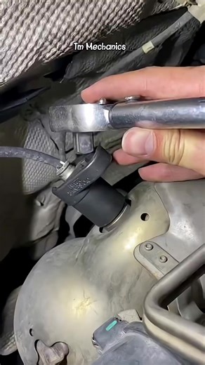 165K views · 502 reactions | fix o2 sensor error on gasoline vehicles #fblifestyle #2025viralpost #2025reels #keşfet #america #mechanic #engine #fail #Amazing | TM Mechanics | Facebook