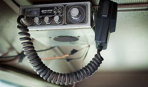 How to Use a CB Radio? - 5 Easy Steps for Beginners