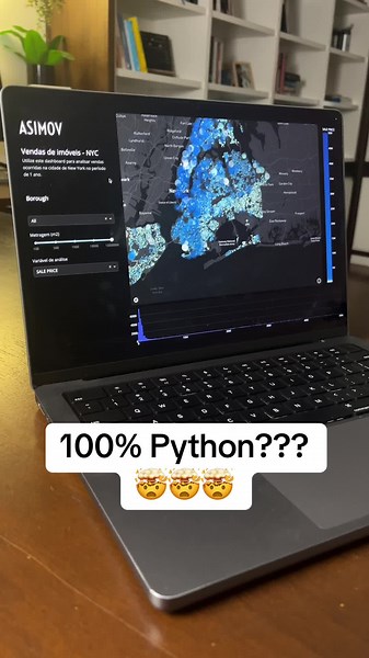 Nem todos sabem, mas é possível construir Dashboards utilizando apenas Python. Nada de HTML, CSS, JS... todo frontend e backend pode ser abstraído por bibliotecas como Plotly, Dash ou Stremlit, o que facilita (E MUITO) a criação de paineis iterativos. Para mais exemplos, acesse nossa Base de Projetos, link na BIO.