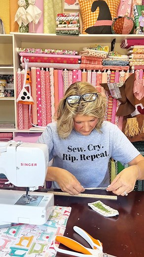 90K views · 1.6K reactions | Gift Tag 2 step by step sewing tutorial for beginners Templates available at www.hometownquiltcompany.com #sewing #tamijones #beginnersewing #diy #crafty https://hometownquiltcompany.com/my-favorite-things WalMart https://walmrt.us/3A8Dkca Amazon https://urlgeni.us/amazon/V2FXZj | Tami Jones • Hometown Quilt Company, LLC | Facebook