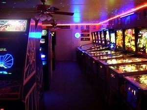 AMAZING 80'S HOME ARCADE GAME ROOM - PINBALL MACHINES & VIDEO GAME PERSONAL COLLECTION TOUR