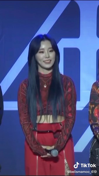 Mamamoo Stage Performance: Stylish Outfits and Energy