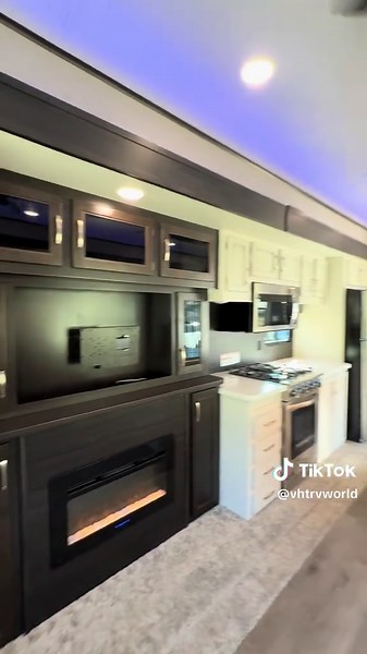 2021 Jayco Jayflight 37Ft - Clean Title & Financing Available